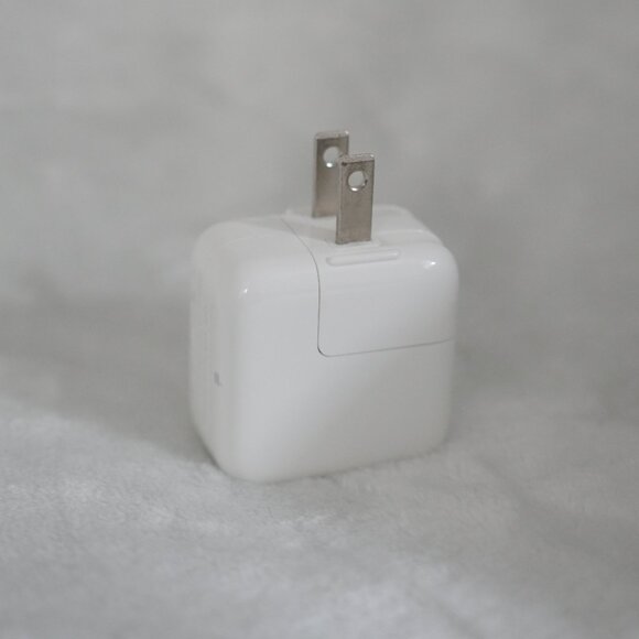 Apple 12W USB Power Adapter & Lightning to USB Cable - Picture 4 of 6